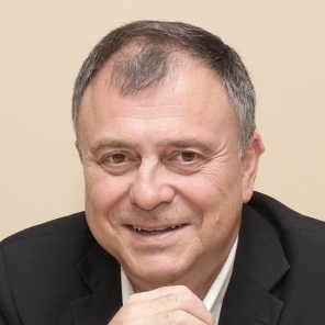 Александър Велев