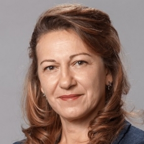 Стела Николова
