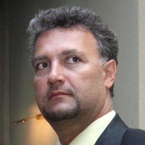 Валентин Николов