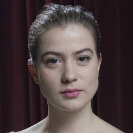 Луизабел Николова